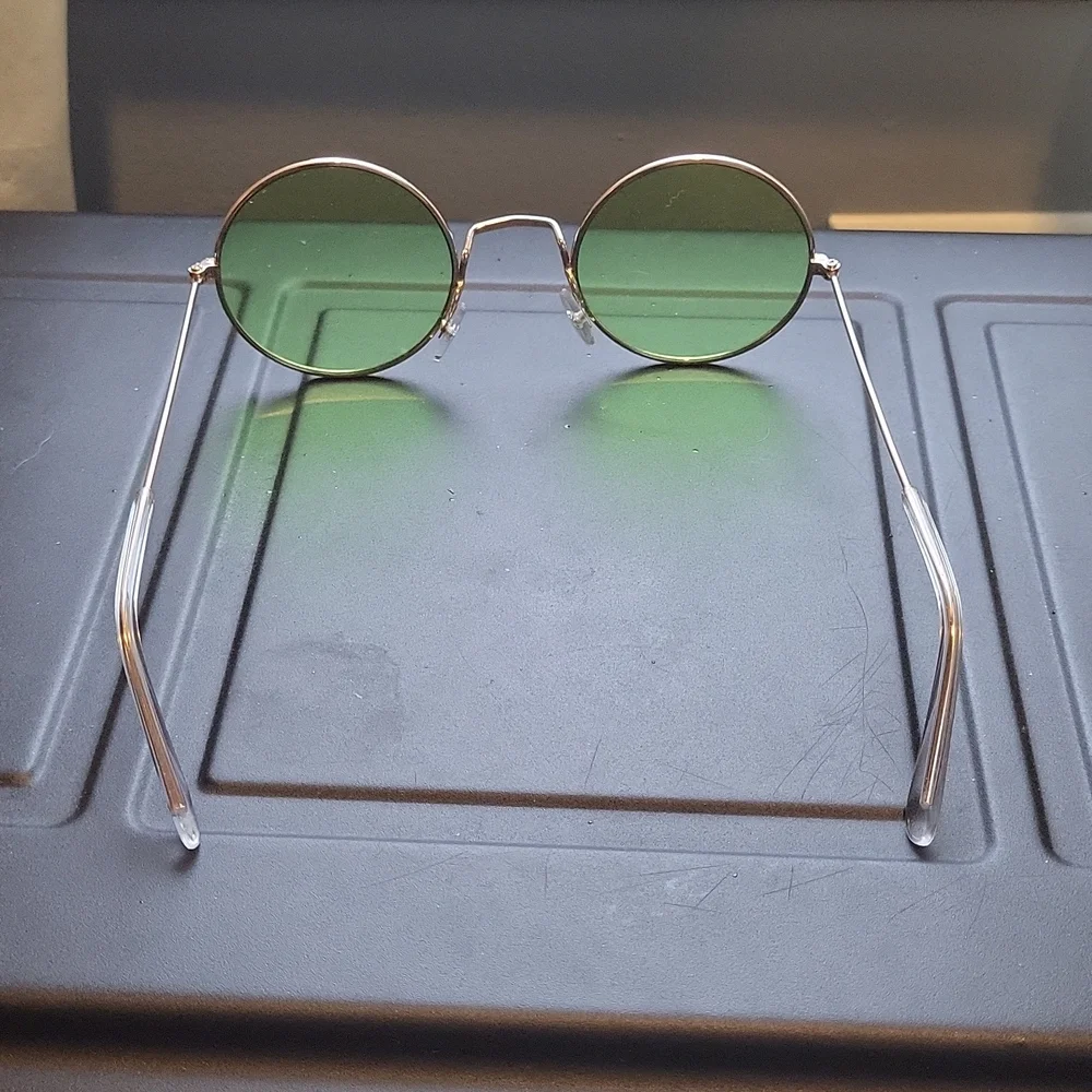 Gold Round Sunnies - Picture 7 of 9